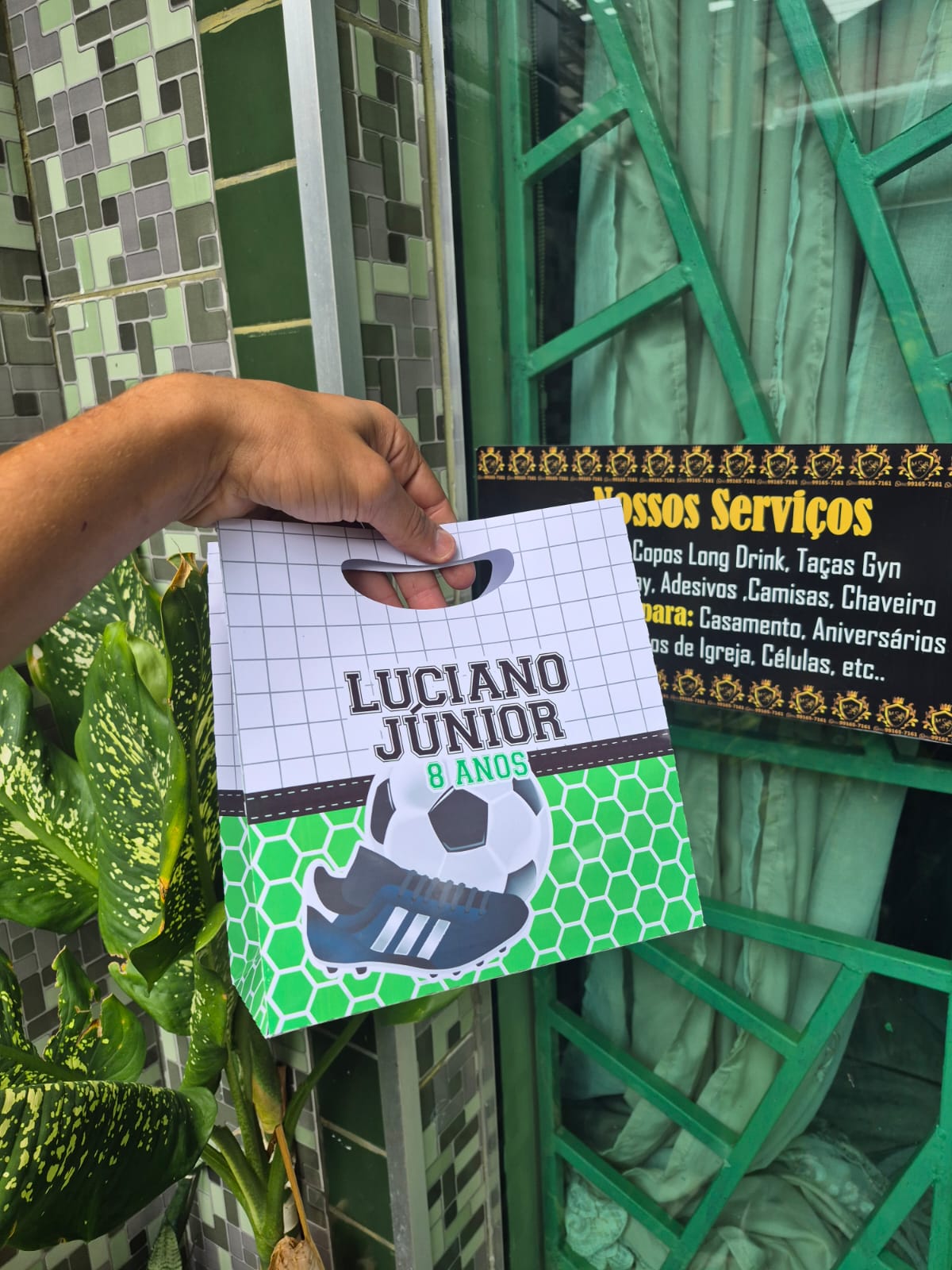 Caixa personalizada com tema Luciano Júnior